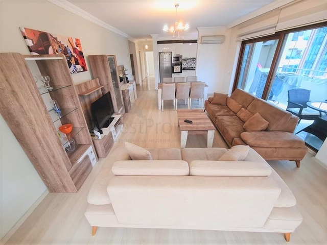 Geräumige Wohnung 2+1 in einem offenen Wohngebiet