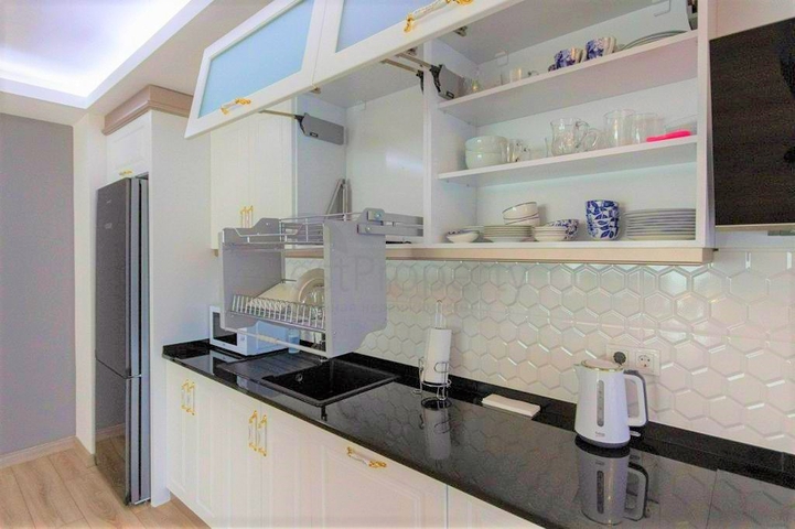 Geräumiges Penthouse im Stadtteil Mahmutlar, 400 Meter vom Meer entfernt