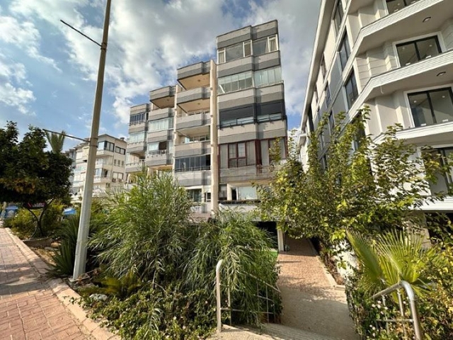 Geräumige 3+1 Wohnung im Zentrum von Alanya