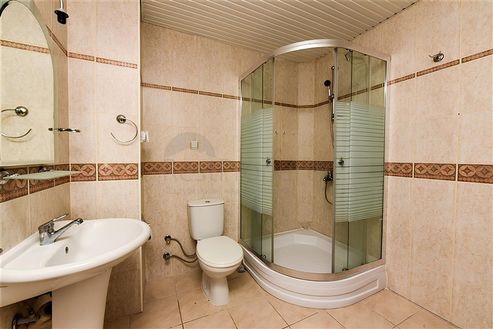 Geräumige 3+1 Wohnung im Zentrum von Alanya