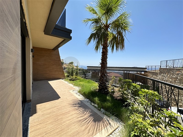 Fünf-Zimmer-Maisonette unter Staatsbürgerschaft mit direktem Blick auf das Meer und die Berge Fünf-Zimmer-Maisonette unter Staatsbürgerschaft mit direktem Blick auf das Meer und die Berge