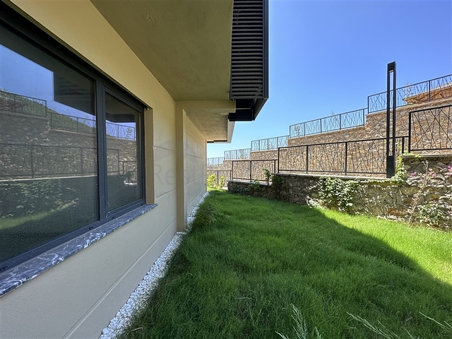 Fünf-Zimmer-Maisonette unter Staatsbürgerschaft mit direktem Blick auf das Meer und die Berge Fünf-Zimmer-Maisonette unter Staatsbürgerschaft mit direktem Blick auf das Meer und die Berge
