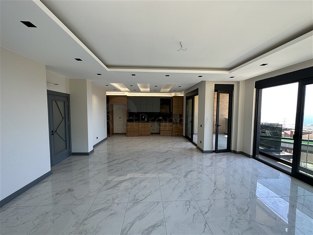 Fünf-Zimmer-Maisonette unter Staatsbürgerschaft mit direktem Blick auf das Meer und die Berge Fünf-Zimmer-Maisonette unter Staatsbürgerschaft mit direktem Blick auf das Meer und die Berge