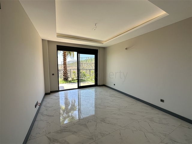 Fünf-Zimmer-Maisonette unter Staatsbürgerschaft mit direktem Blick auf das Meer und die Berge Fünf-Zimmer-Maisonette unter Staatsbürgerschaft mit direktem Blick auf das Meer und die Berge