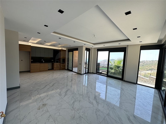 Fünf-Zimmer-Maisonette unter Staatsbürgerschaft mit direktem Blick auf das Meer und die Berge Fünf-Zimmer-Maisonette unter Staatsbürgerschaft mit direktem Blick auf das Meer und die Berge