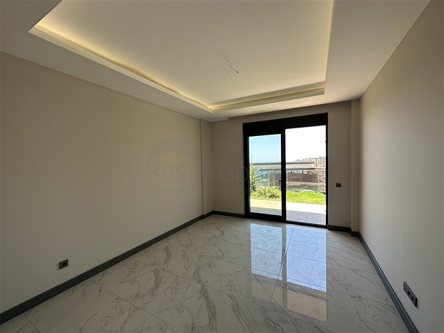 Fünf-Zimmer-Maisonette unter Staatsbürgerschaft mit direktem Blick auf das Meer und die Berge Fünf-Zimmer-Maisonette unter Staatsbürgerschaft mit direktem Blick auf das Meer und die Berge