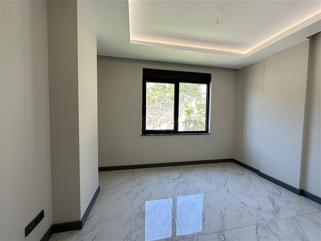 Fünf-Zimmer-Maisonette unter Staatsbürgerschaft mit direktem Blick auf das Meer und die Berge Fünf-Zimmer-Maisonette unter Staatsbürgerschaft mit direktem Blick auf das Meer und die Berge