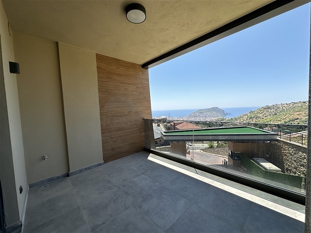 Fünf-Zimmer-Maisonette unter Staatsbürgerschaft mit direktem Blick auf das Meer und die Berge Fünf-Zimmer-Maisonette unter Staatsbürgerschaft mit direktem Blick auf das Meer und die Berge