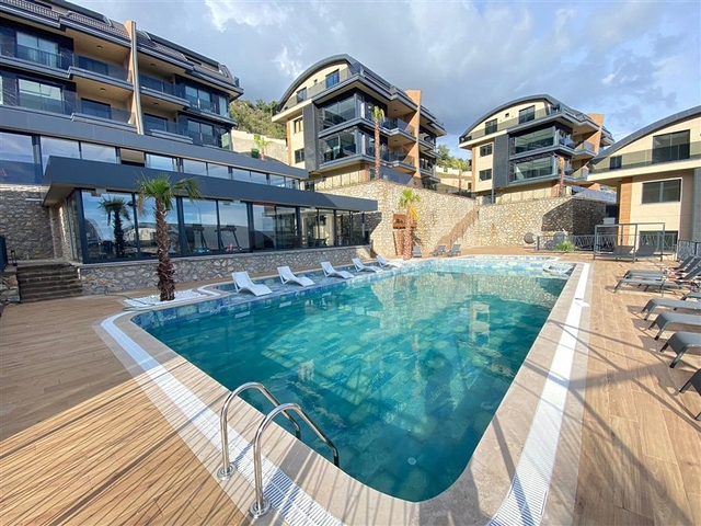 Fünf-Zimmer-Maisonette unter Staatsbürgerschaft mit direktem Blick auf das Meer und die Berge Fünf-Zimmer-Maisonette unter Staatsbürgerschaft mit direktem Blick auf das Meer und die Berge