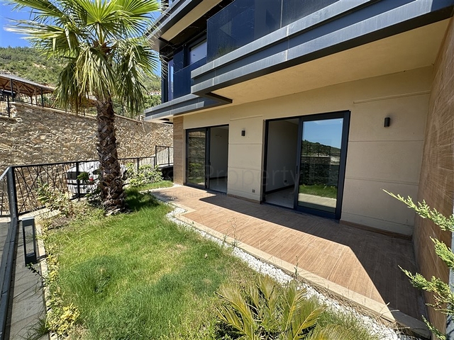 Fünf-Zimmer-Maisonette unter Staatsbürgerschaft mit direktem Blick auf das Meer und die Berge Fünf-Zimmer-Maisonette unter Staatsbürgerschaft mit direktem Blick auf das Meer und die Berge