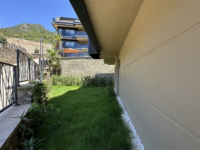 Fünf-Zimmer-Maisonette unter Staatsbürgerschaft mit direktem Blick auf das Meer und die Berge Fünf-Zimmer-Maisonette unter Staatsbürgerschaft mit direktem Blick auf das Meer und die Berge