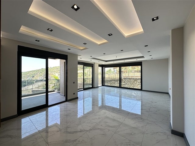 Fünf-Zimmer-Maisonette unter Staatsbürgerschaft mit direktem Blick auf das Meer und die Berge Fünf-Zimmer-Maisonette unter Staatsbürgerschaft mit direktem Blick auf das Meer und die Berge