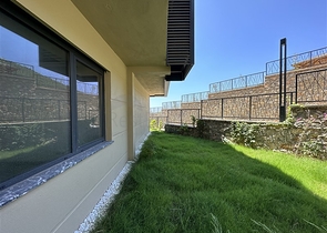 Fünf-Zimmer-Maisonette unter Staatsbürgerschaft mit direktem Blick auf das Meer und die Berge Fünf-Zimmer-Maisonette unter Staatsbürgerschaft mit direktem Blick auf das Meer und die Berge