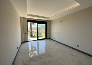 Fünf-Zimmer-Maisonette unter Staatsbürgerschaft mit direktem Blick auf das Meer und die Berge Fünf-Zimmer-Maisonette unter Staatsbürgerschaft mit direktem Blick auf das Meer und die Berge