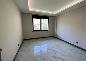 Fünf-Zimmer-Maisonette unter Staatsbürgerschaft mit direktem Blick auf das Meer und die Berge Fünf-Zimmer-Maisonette unter Staatsbürgerschaft mit direktem Blick auf das Meer und die Berge