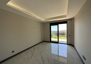 Fünf-Zimmer-Maisonette unter Staatsbürgerschaft mit direktem Blick auf das Meer und die Berge Fünf-Zimmer-Maisonette unter Staatsbürgerschaft mit direktem Blick auf das Meer und die Berge