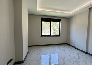 Fünf-Zimmer-Maisonette unter Staatsbürgerschaft mit direktem Blick auf das Meer und die Berge Fünf-Zimmer-Maisonette unter Staatsbürgerschaft mit direktem Blick auf das Meer und die Berge