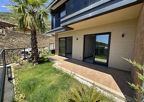 Fünf-Zimmer-Maisonette unter Staatsbürgerschaft mit direktem Blick auf das Meer und die Berge Fünf-Zimmer-Maisonette unter Staatsbürgerschaft mit direktem Blick auf das Meer und die Berge
