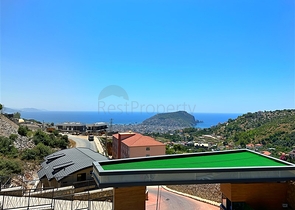 Fünf-Zimmer-Maisonette unter Staatsbürgerschaft mit direktem Blick auf das Meer und die Berge Fünf-Zimmer-Maisonette unter Staatsbürgerschaft mit direktem Blick auf das Meer und die Berge