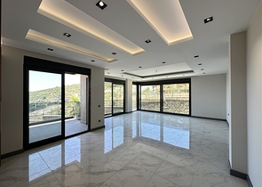 Fünf-Zimmer-Maisonette unter Staatsbürgerschaft mit direktem Blick auf das Meer und die Berge Fünf-Zimmer-Maisonette unter Staatsbürgerschaft mit direktem Blick auf das Meer und die Berge