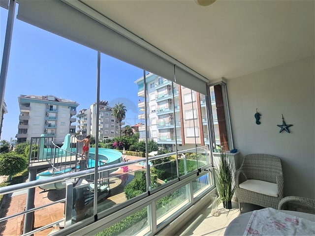 Wohnung mit 2+1 Grundriss im Stadtteil Kestel, nur 50 m vom Meer entfernt