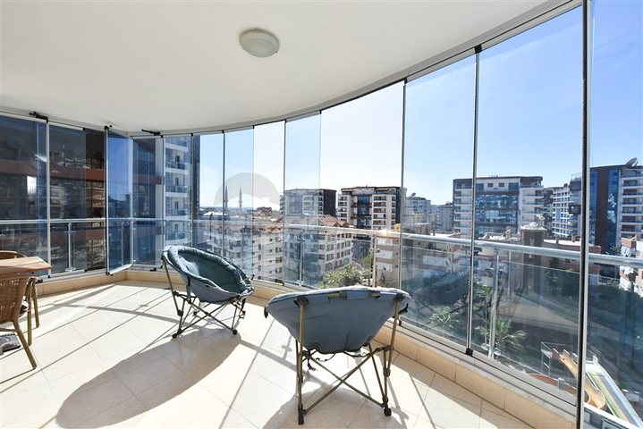 Große 2+1-Wohnung mit einem faszinierenden Blick auf die Stadt 