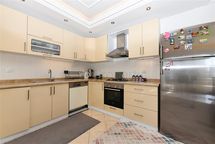 Große 2+1-Wohnung mit einem faszinierenden Blick auf die Stadt 