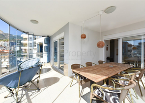 Große 2+1-Wohnung mit einem faszinierenden Blick auf die Stadt 