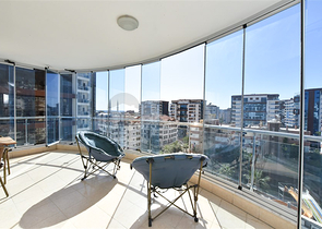 Große 2+1-Wohnung mit einem faszinierenden Blick auf die Stadt 