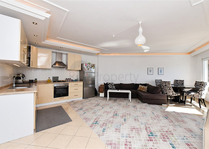 Große 2+1-Wohnung mit einem faszinierenden Blick auf die Stadt 