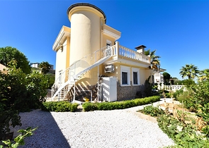 3-Bett-Villa mit eleganter Renovierung