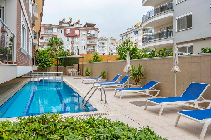 Helles Penthouse mit sechs Schlafzimmern mit Blick auf die Stadt im Stadtteil Oba