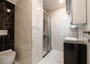 Ausgezeichnete Wohnung für einen dauerhaften Aufenthalt einer freundlichen Familie