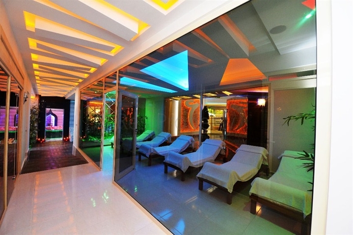 Möbliertes 4+1 Penthouse mit Meerblick in Mahmutlar