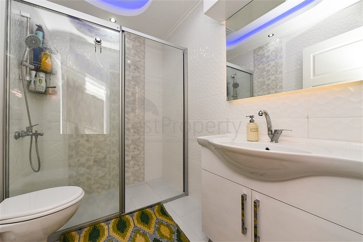 Möbliertes 4+1 Penthouse mit Meerblick in Mahmutlar