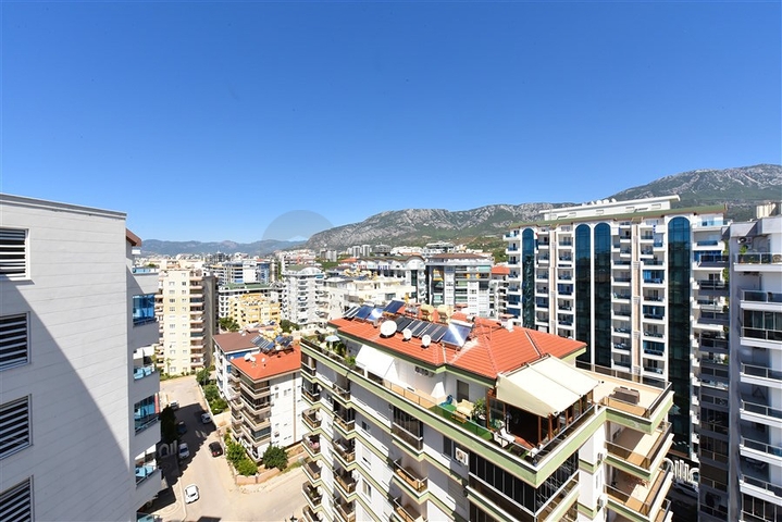 Möbliertes 4+1 Penthouse mit Meerblick in Mahmutlar