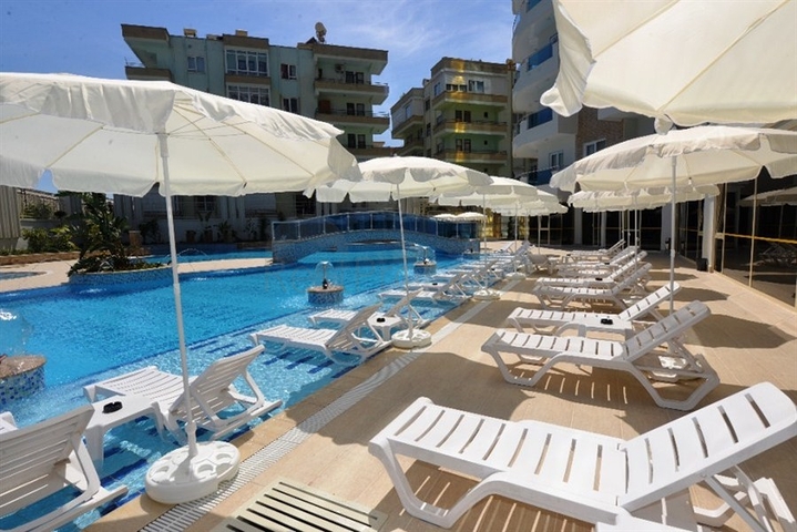 Möbliertes 4+1 Penthouse mit Meerblick in Mahmutlar