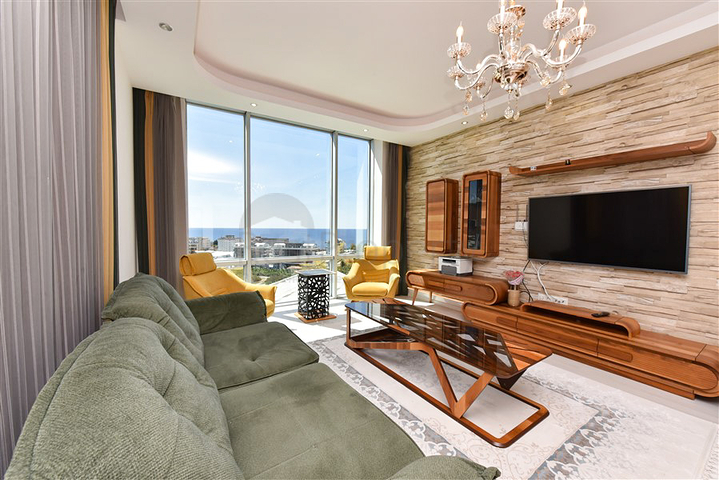 Möbliertes 4+1 Penthouse mit Meerblick in Mahmutlar