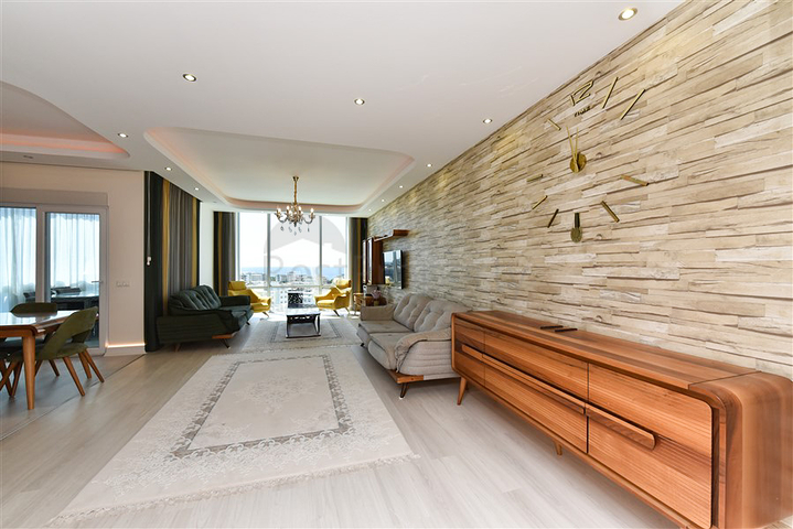 Möbliertes 4+1 Penthouse mit Meerblick in Mahmutlar