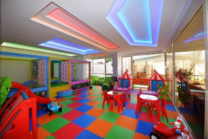 Möbliertes 4+1 Penthouse mit Meerblick in Mahmutlar