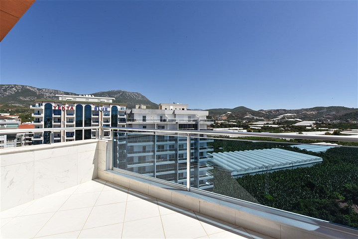 Möbliertes 4+1 Penthouse mit Meerblick in Mahmutlar