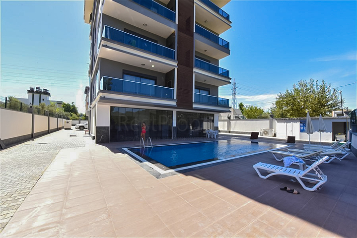 Penthouse mit drei Schlafzimmern mit Blick auf Nadelwälder und das Mittelmeer