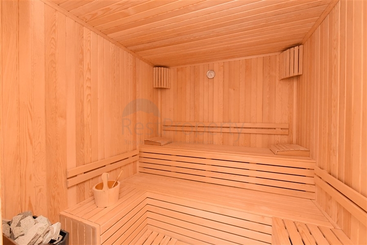 Penthouse mit drei Schlafzimmern mit Blick auf Nadelwälder und das Mittelmeer