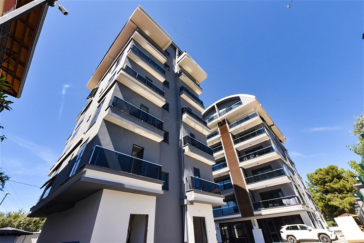 Penthouse mit drei Schlafzimmern mit Blick auf Nadelwälder und das Mittelmeer