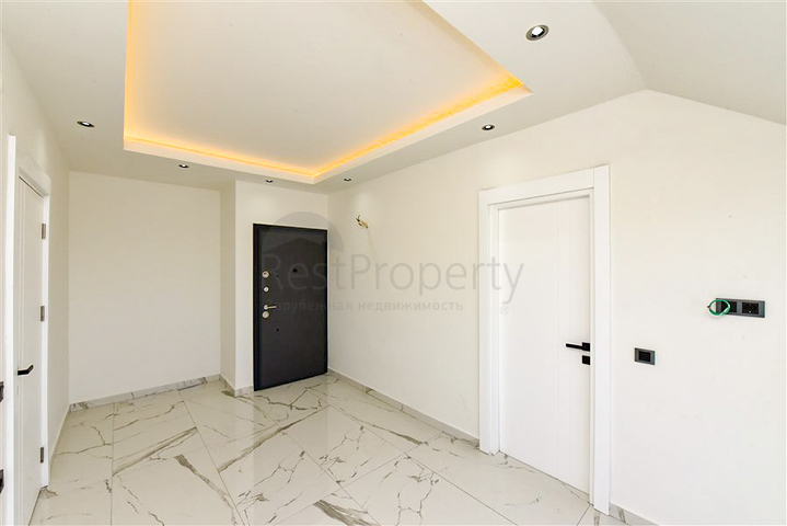 Penthouse mit drei Schlafzimmern mit Blick auf Nadelwälder und das Mittelmeer