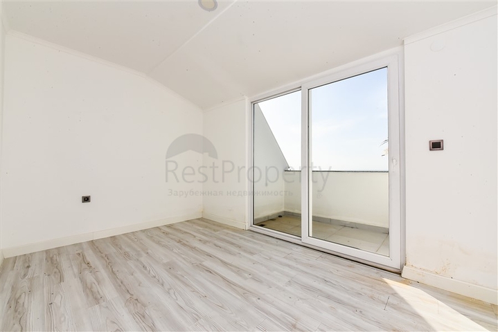 Dublex 3+1 in flachem LCD 150 m vom Meer entfernt