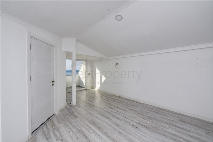 Dublex 3+1 in flachem LCD 150 m vom Meer entfernt