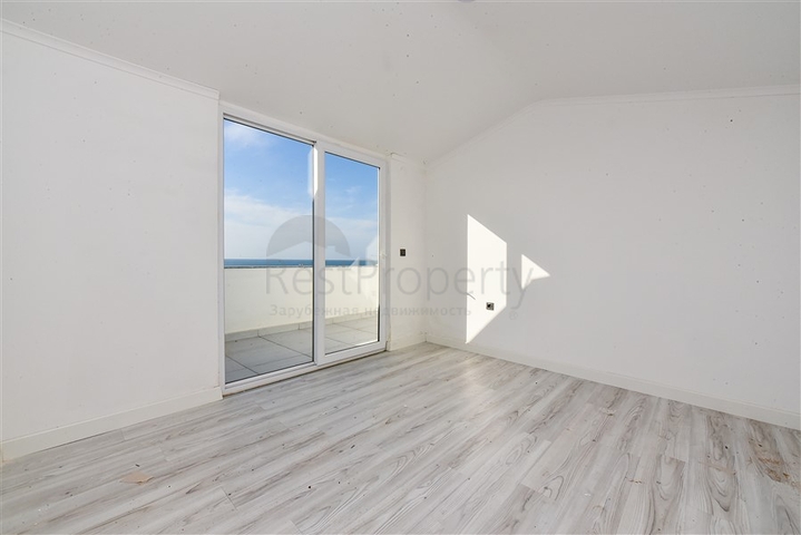 Dublex 3+1 in flachem LCD 150 m vom Meer entfernt