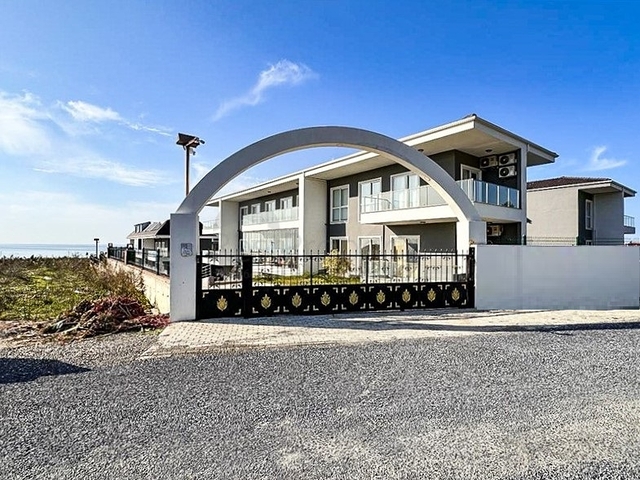 Dublex 3+1 in flachem LCD 150 m vom Meer entfernt