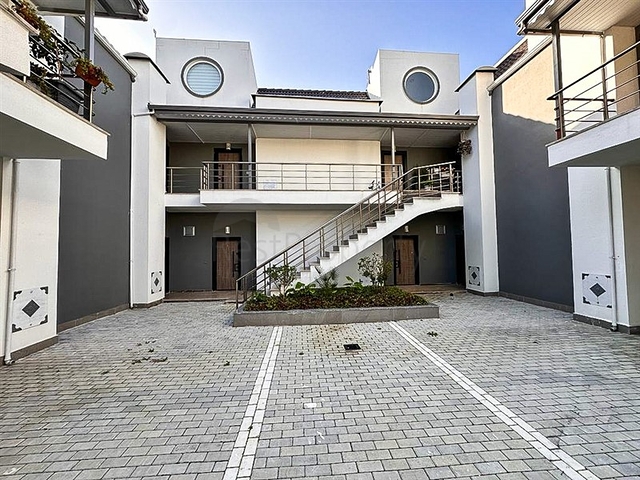 Dublex 3+1 in flachem LCD 150 m vom Meer entfernt